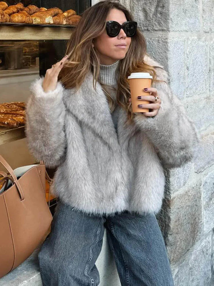 Veste Courte en Fausse Fourrure