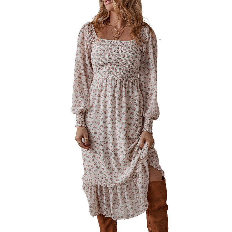 Robe à Col Carré et Petite Fleur