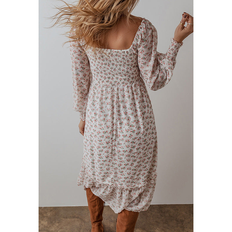 Robe à Col Carré et Petite Fleur