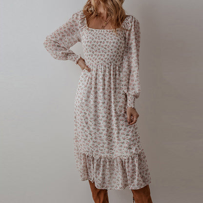 Robe à Col Carré et Petite Fleur